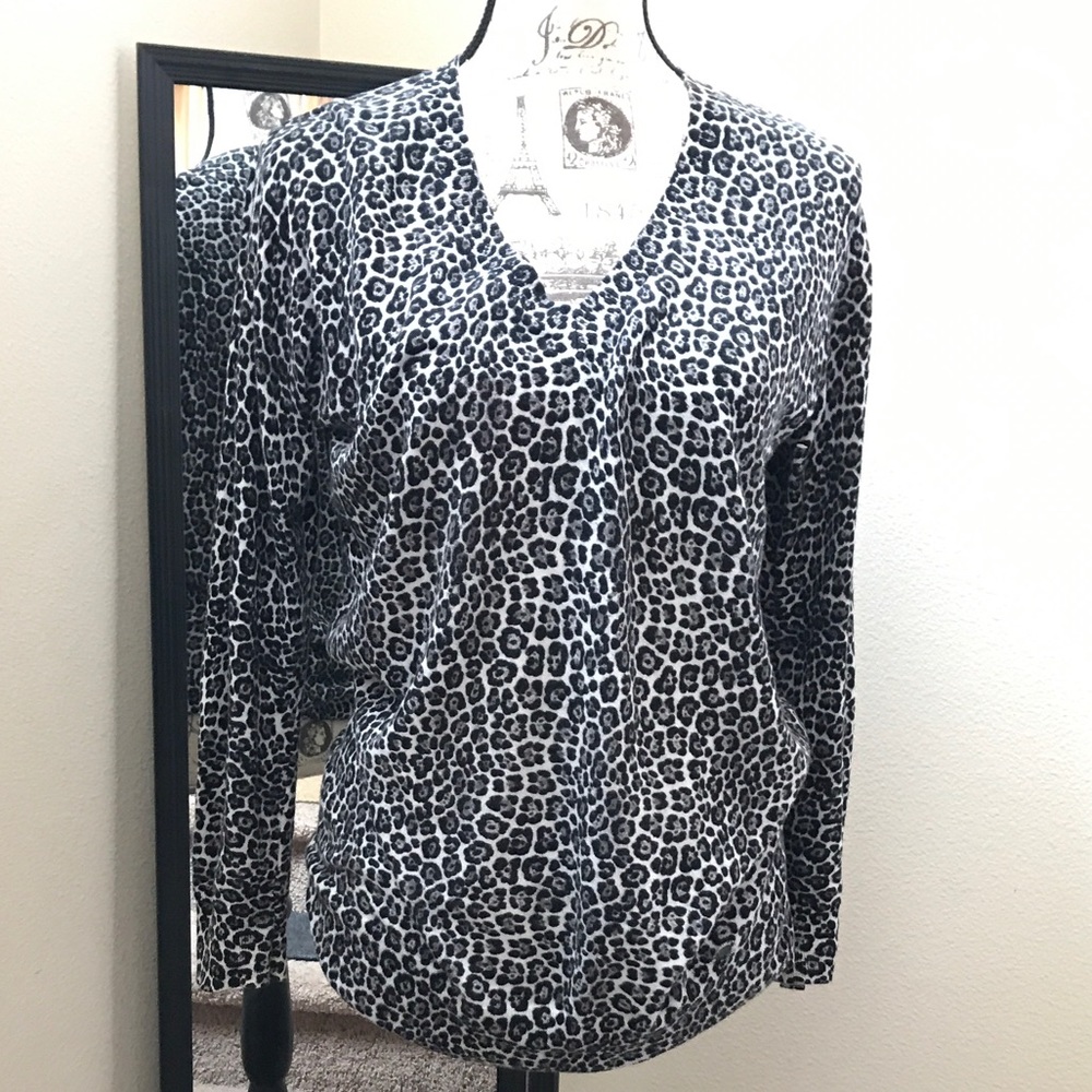 Michael Kors animal print v neck sweater M